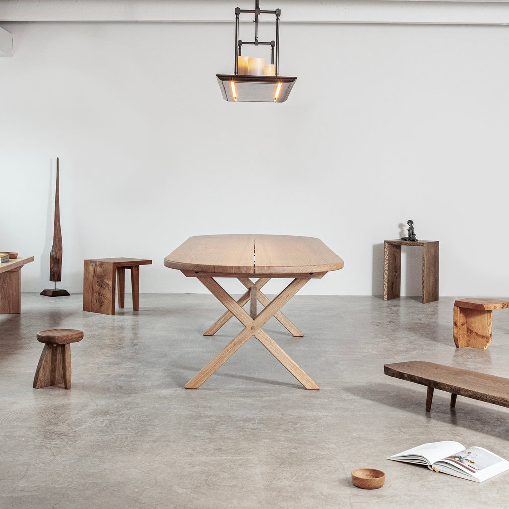 Fredensborgbordet - Egetræs plankebord - Snedker Spisebord - Klar olie - Afrundede ender