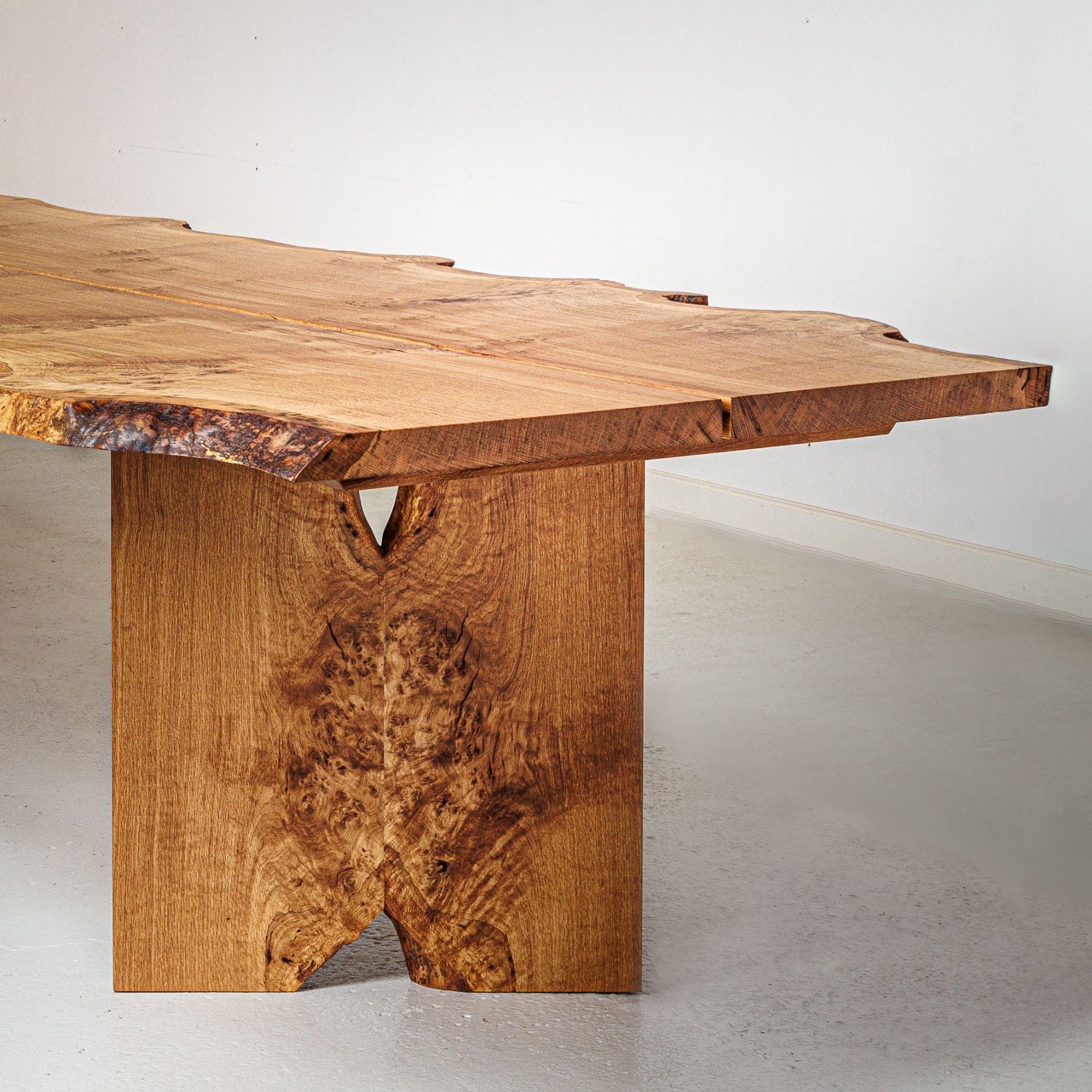 Hornbækbordet - Egetræs plankebord - UNIKA Spisebord - Medium røget eg