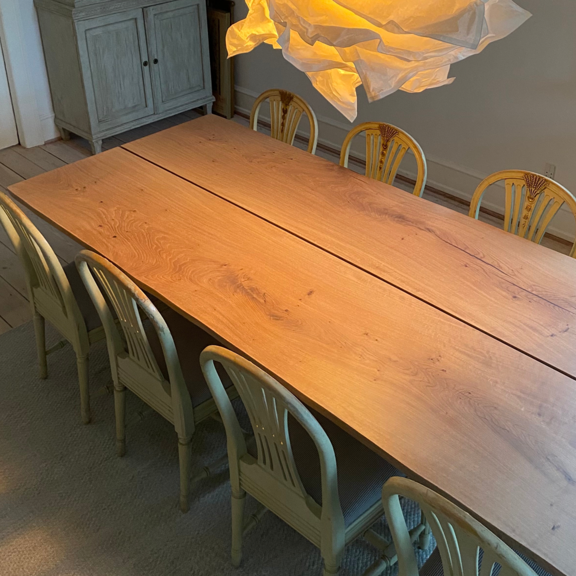 Feinschmeckerbordet - Egetræs plankebord - Spisebord - Hvid olie - Naturkant